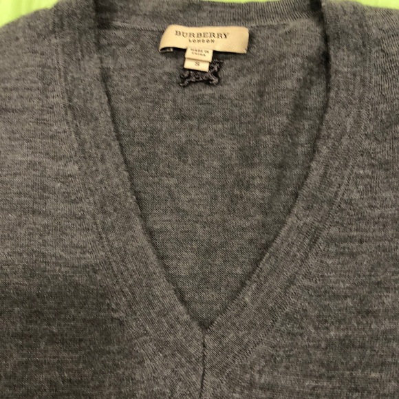 Burberry Sweater - Picture 7 of 8